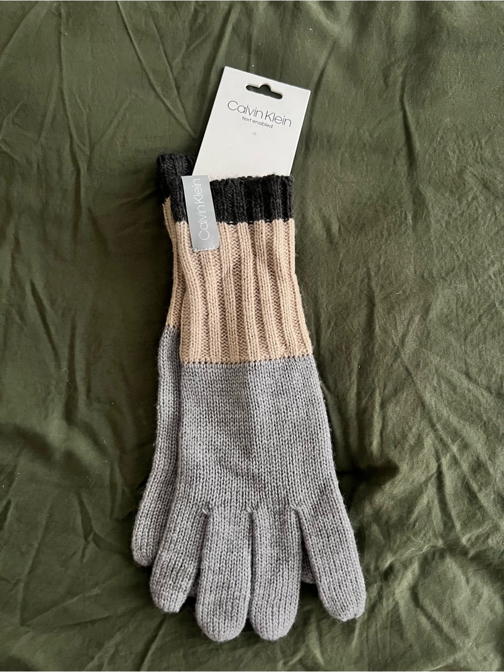 Calvin Klein Colorblock Knit Gloves in Gray, Beige & Black